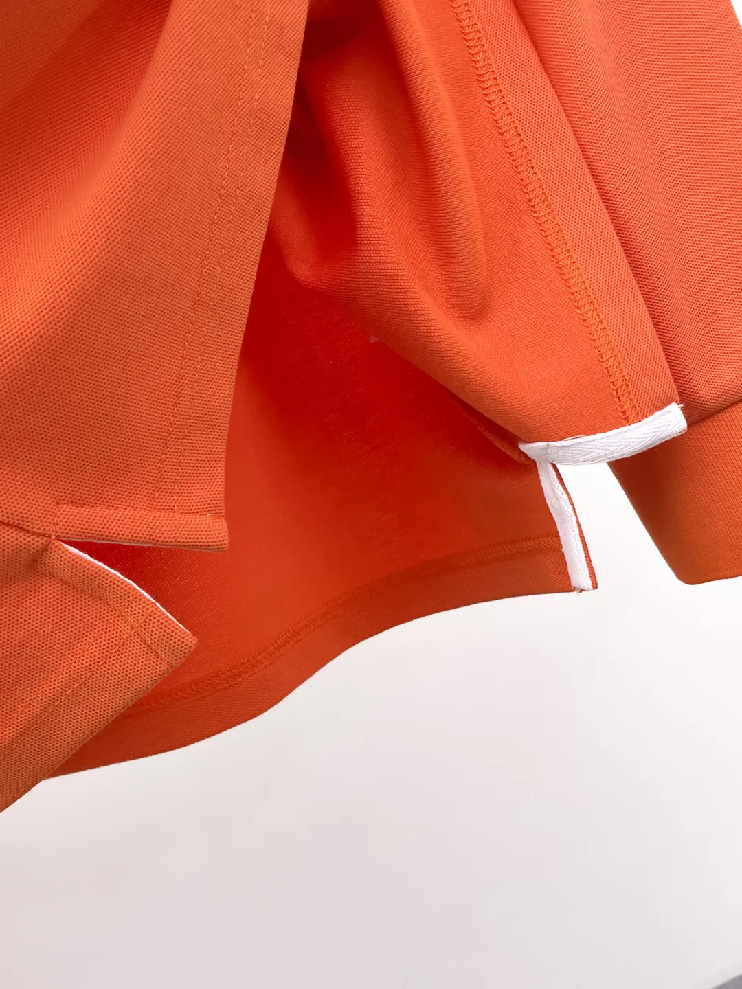 Hermès New Arrival long-sleeved Polo shirt, original fabric, official Same Style, made of 260g pure cotton pique fabric, custom-made in the same vat, feels very comfortable and smooth, very wide and stylish, produced by a first-line brand factory, imported Behringer embroidery machine, embroidery is full and textured, collar and collar ribs are woven with imported yarn, does not deform after long-term wear, the most New Arrival style in autumn and winter, fashionable and individual, super Versatile and good-looking Very suitable for both men and women. A must-have item for everyone. Size: M-XXXL